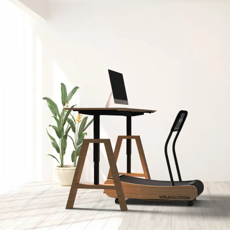 Holz Laufband Schreibtisch in Helm Raum mit Computer